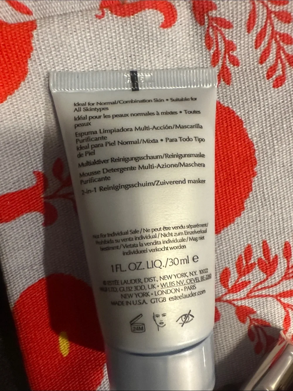 Estee Lauder navy blue, white, red skincare set - Picture 6 of 9